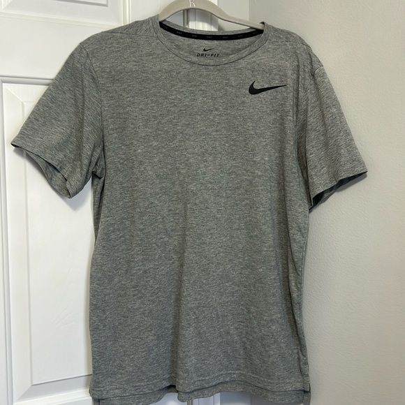 Men’s Nike Grey Short Sleeve Shirt - Picture 1 of 4